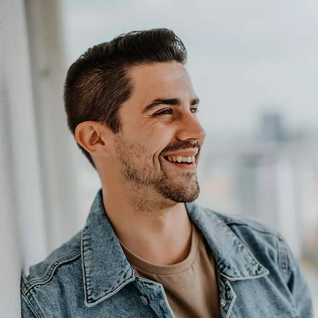 portrait of happy young caucasian man with smartph 8nwk3km.jpg